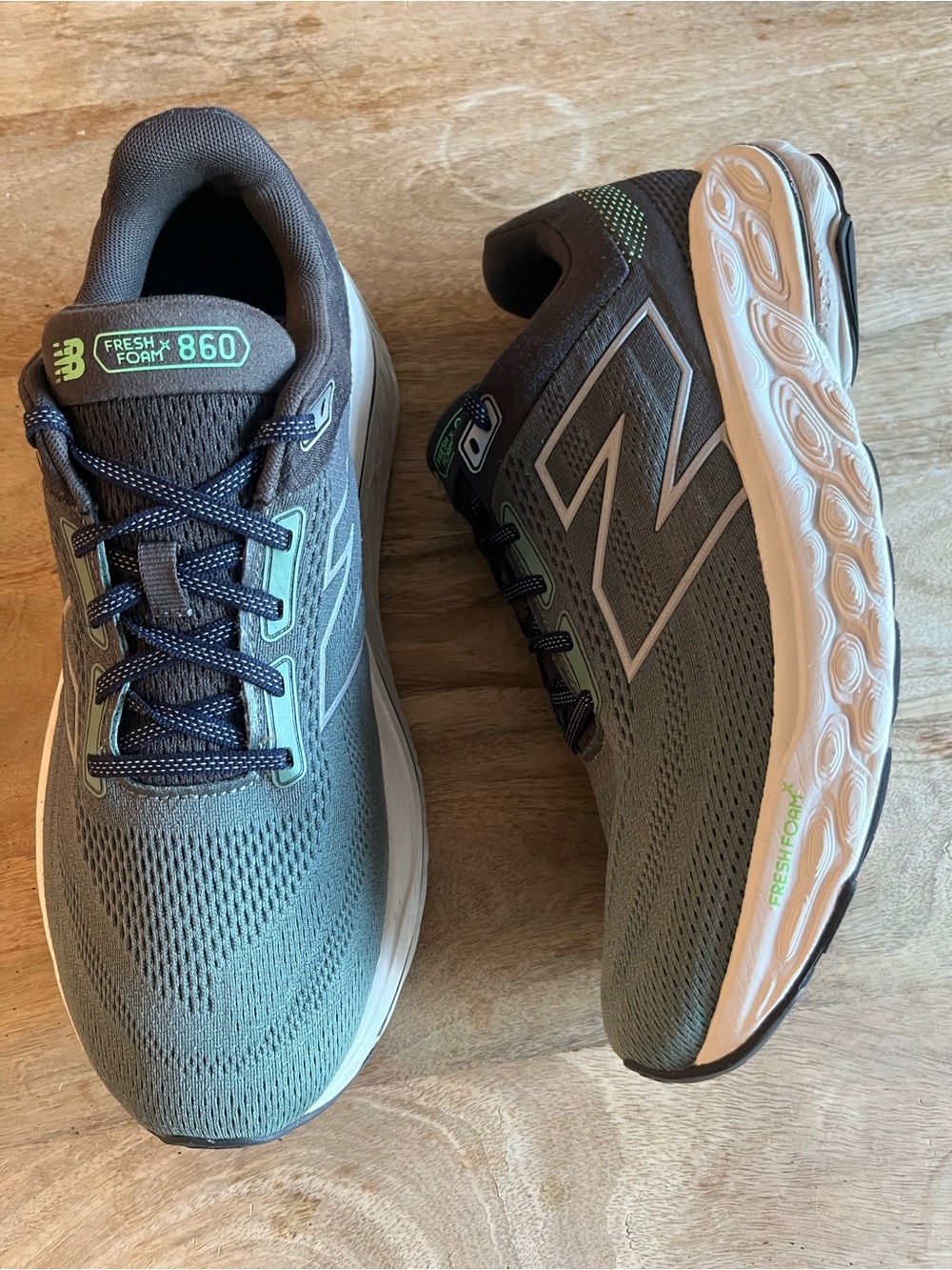 New Balance Men's Fresh Foam X 860 V14 Sneaker Juniper/Black/Gray